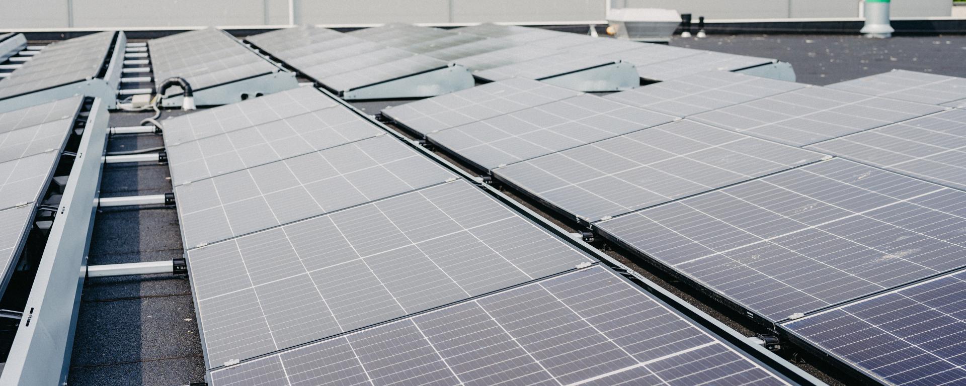 Zonnepanelen Lakenman Liften