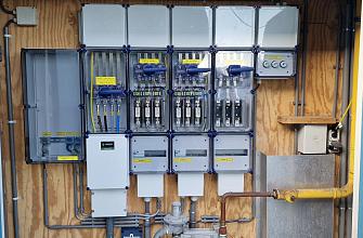 AC deel nieuwe zonnepaneelinstallatie bij Bax Speciaal drukkerij 